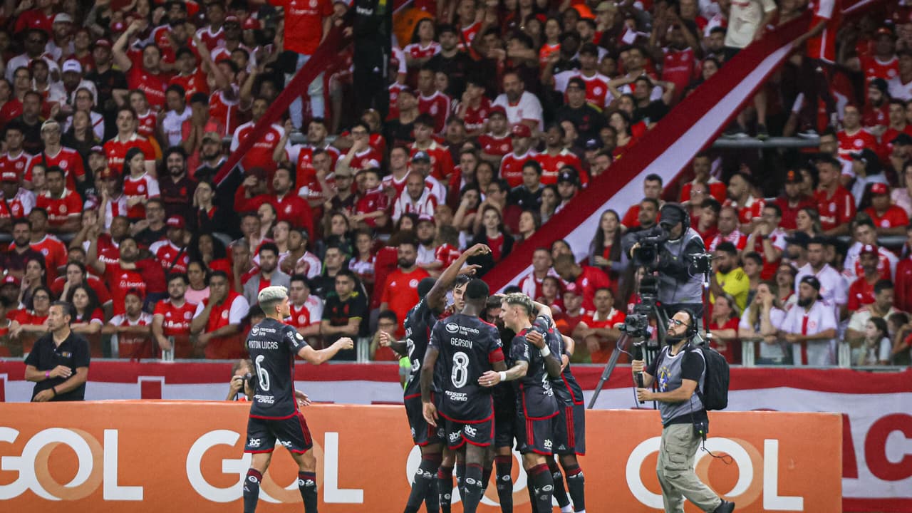 Torcedores do Flamengo identificam responsável por gol do Internacional