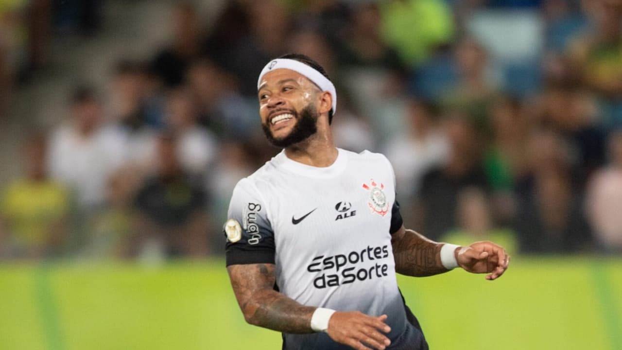 Campeão mundial critica atitude de Memphis: postura inadmissível no futebol atual.