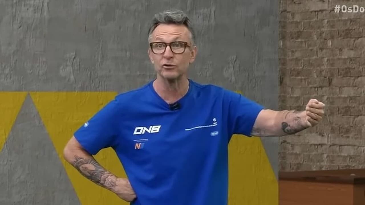 Neto critica decisão arbitral em jogo entre Corinthians e Internacional no Brasileirão.