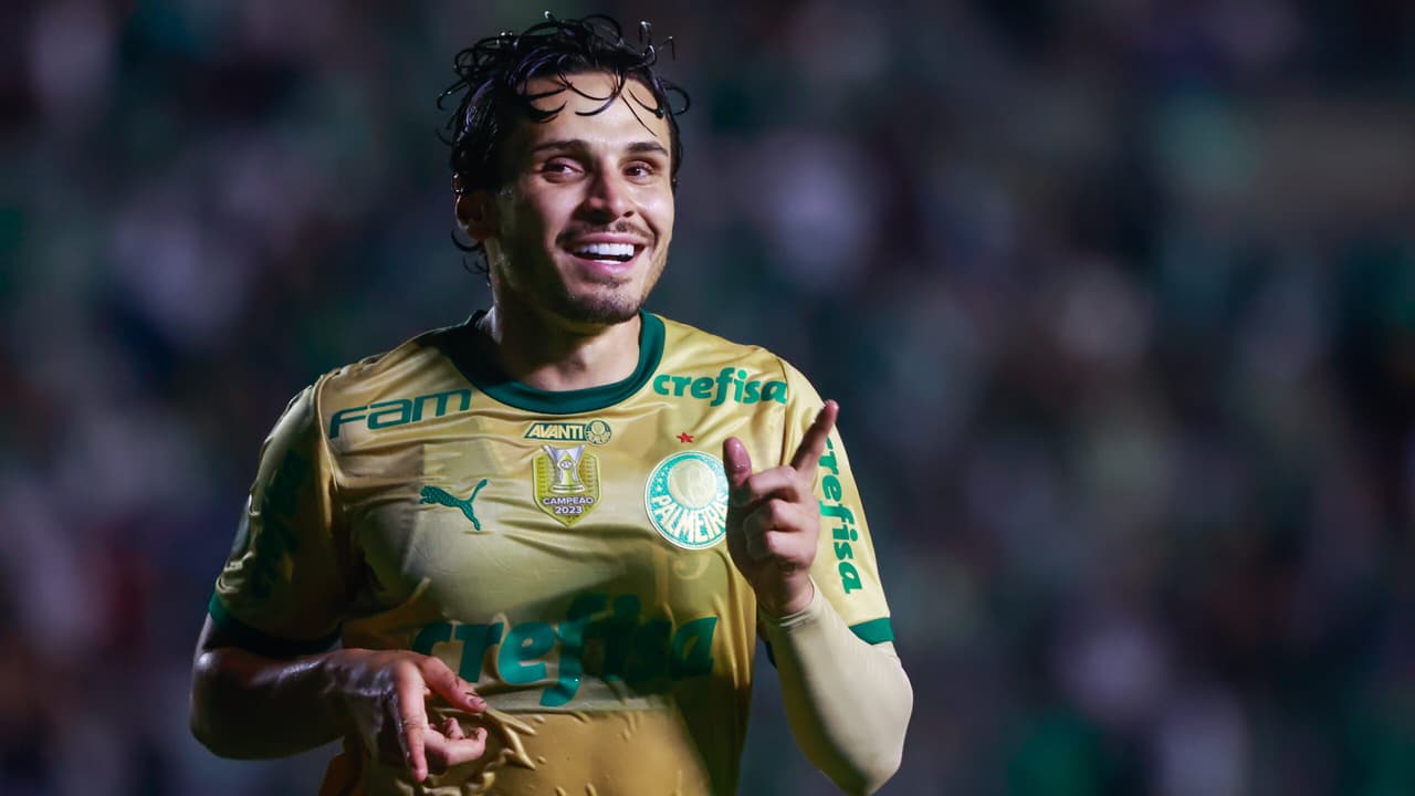 Primeiro hat-trick de Raphael Veiga na edição de 2024 do Brasileirão.