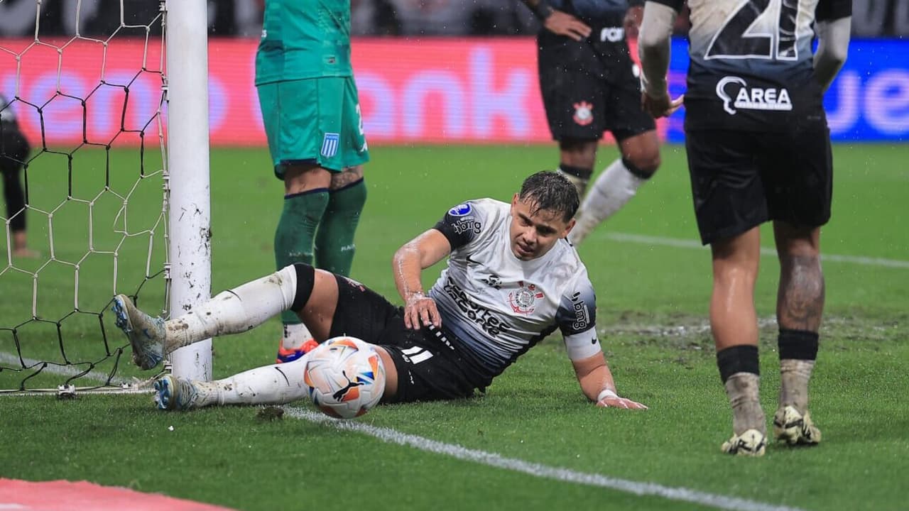 MÁ FASE! Atacante passa por fase instável no setor ofensivo do Corinthians