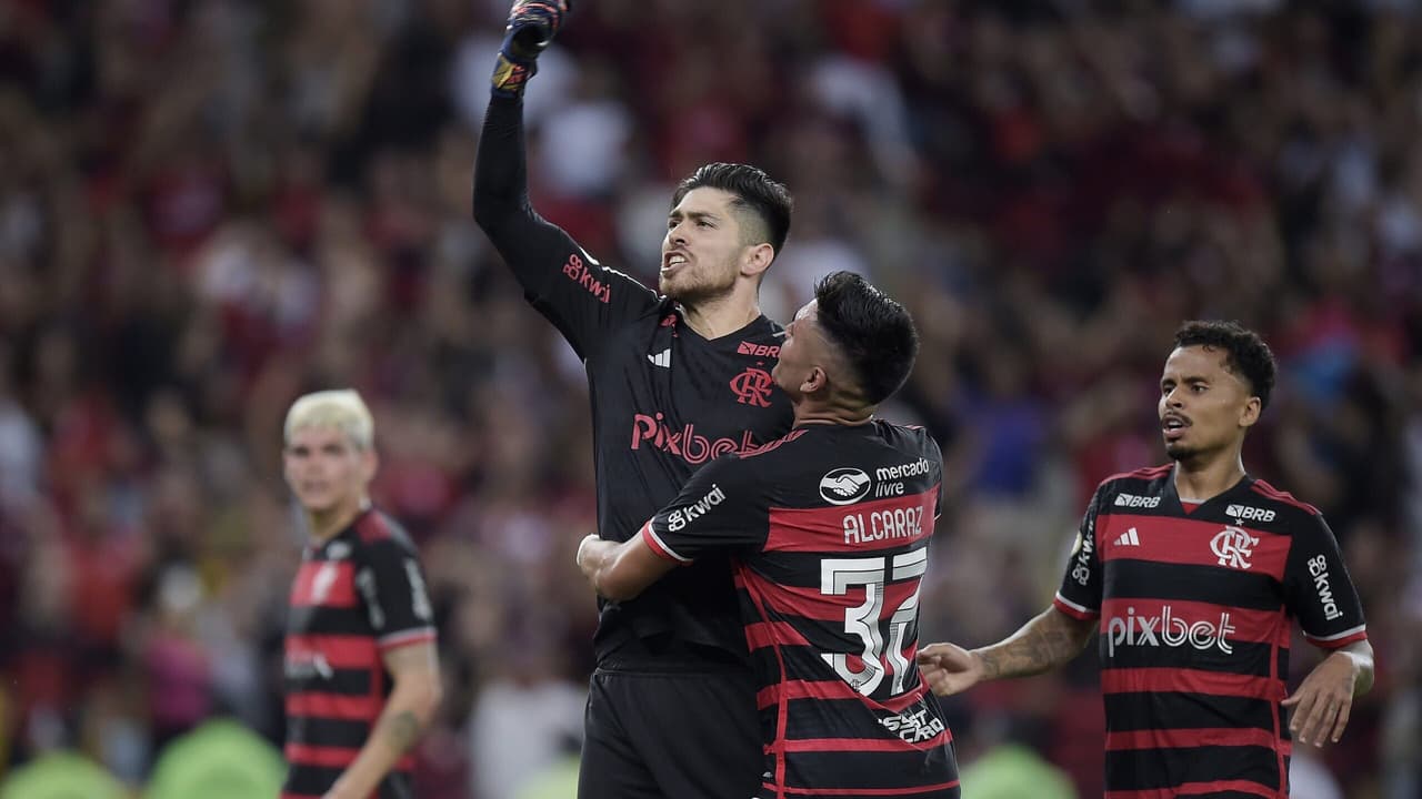 Filipe Luís mantém suspense na escalação para decisão contra o Corinthians