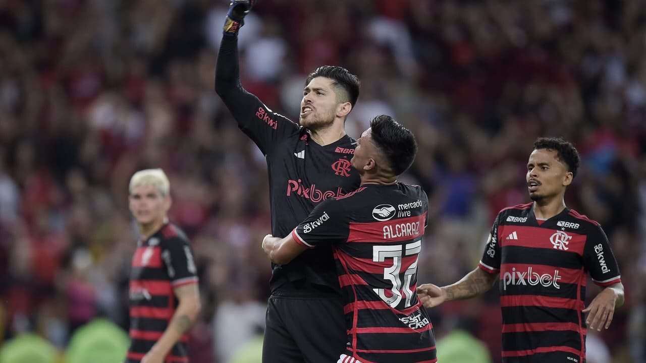 Torcedores do Flamengo mantêm esperança de conquistar o Brasileirão: enquete revela otimismo.