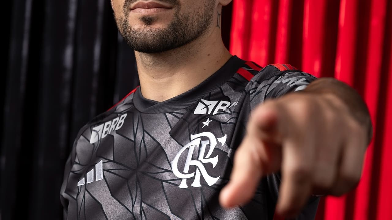 Flamengo Lança Terceira Camisa Para Temporada; Confira as Imagens