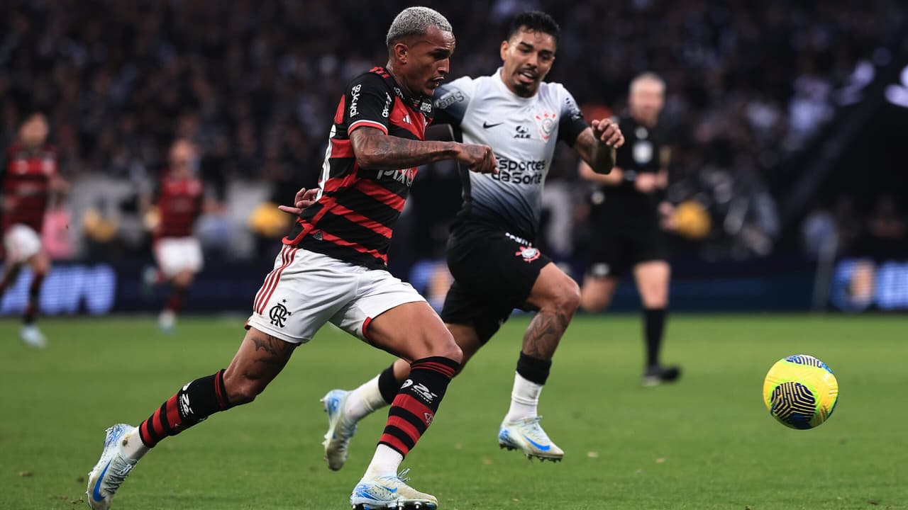Wesley, do Flamengo, provoca Corinthians após classificação