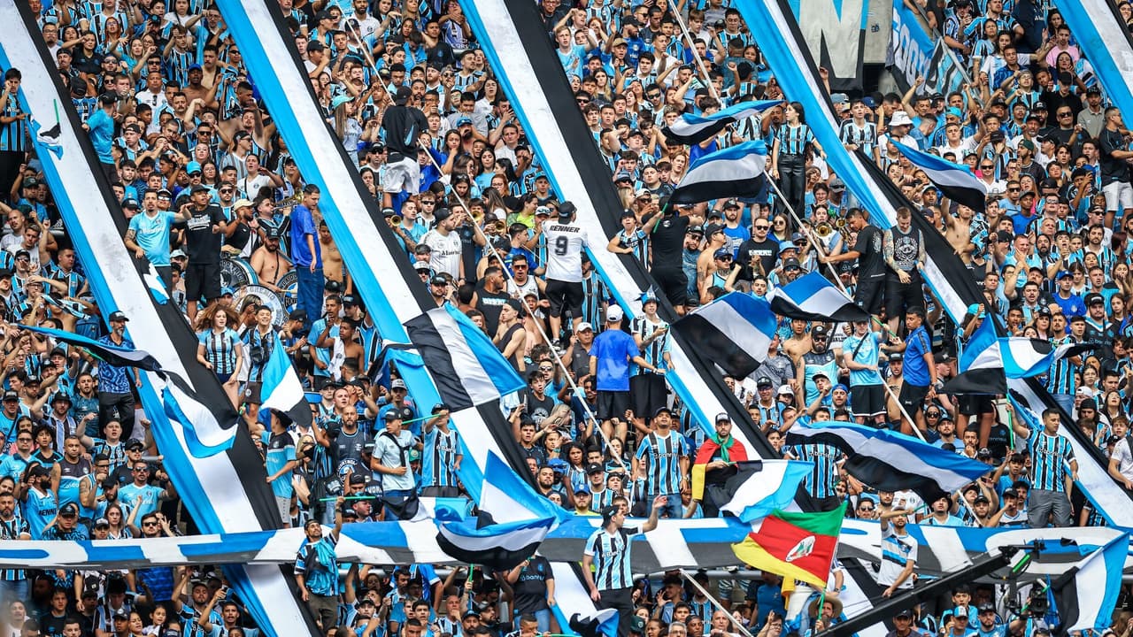 Grêmio enfrenta declínio em número de sócios após atingir 120 mil torcedores.