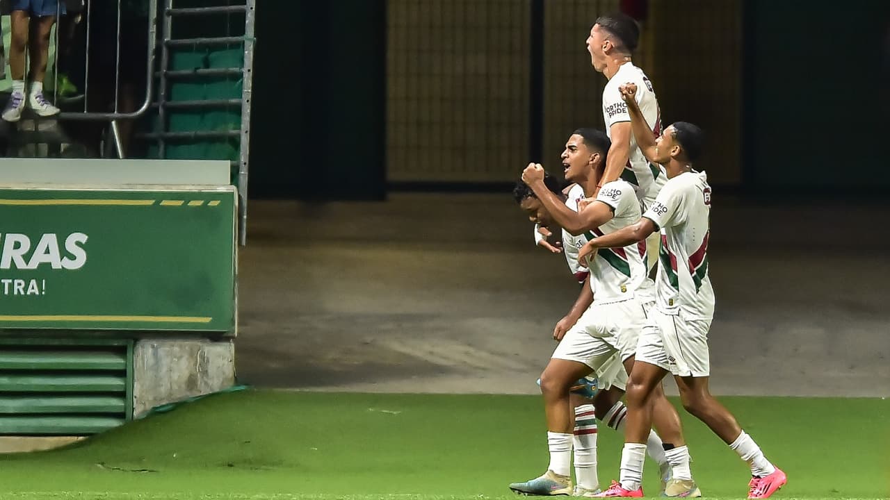Fluminense conquista Brasileirão Sub-17 ao vencer Palmeiras em confronto decisivo.