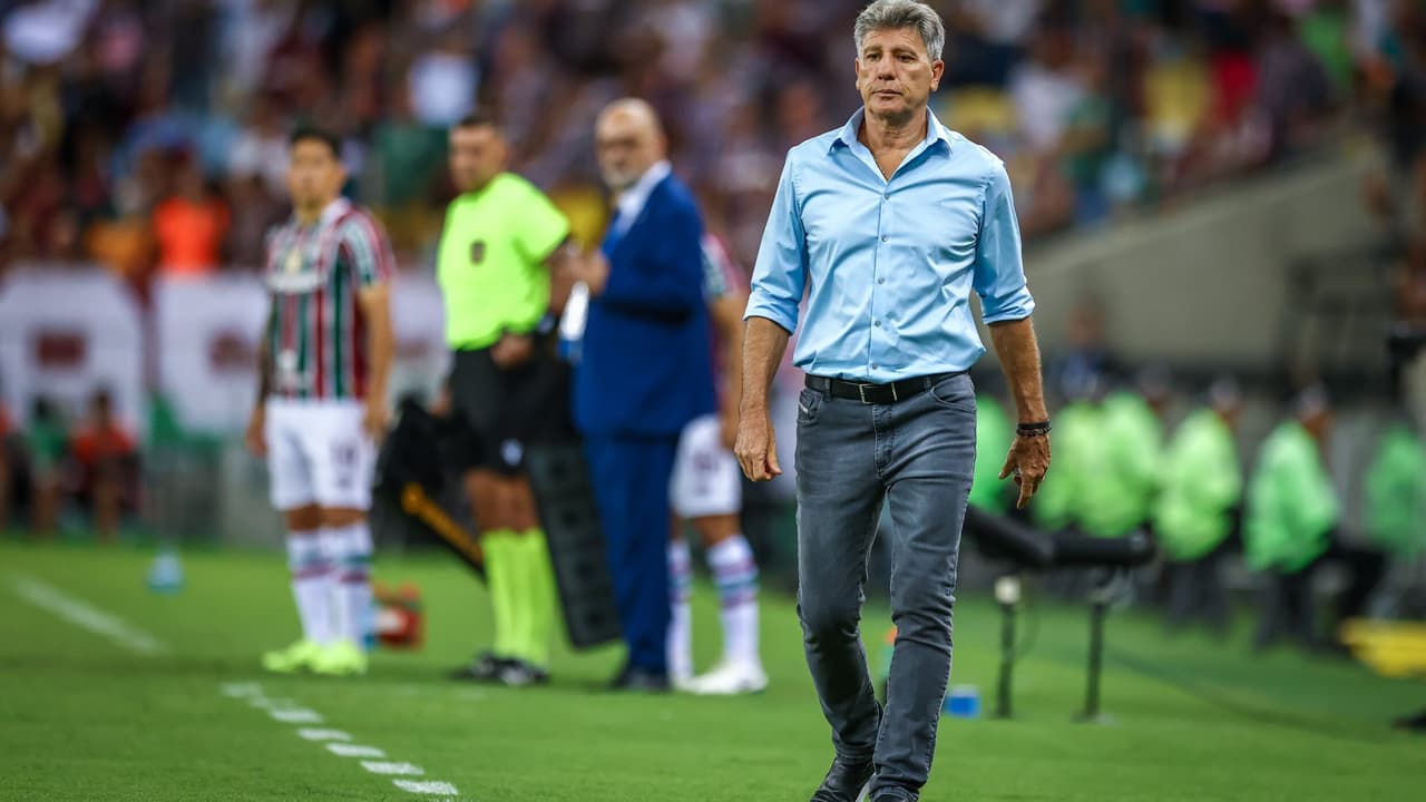 Renato Gaúcho ironiza cobranças após empate no Campeonato Brasileiro.