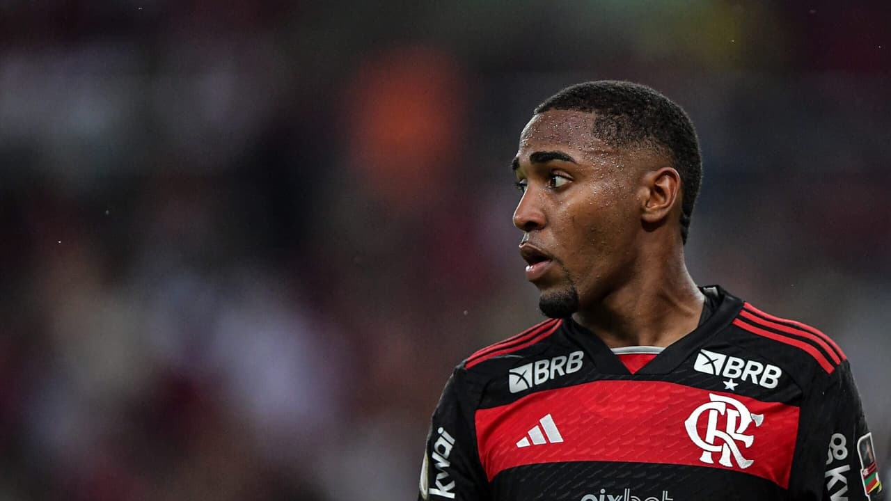 Proposta de troca envolvendo jogador do Manchester United e Lorran, do Flamengo