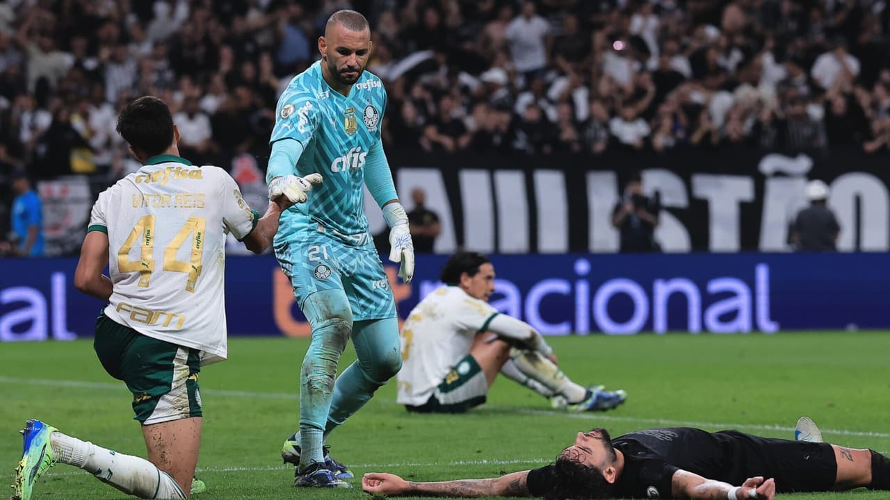 Erros defensivos prejudicam chances do Palmeiras de conquistar título brasileiro.