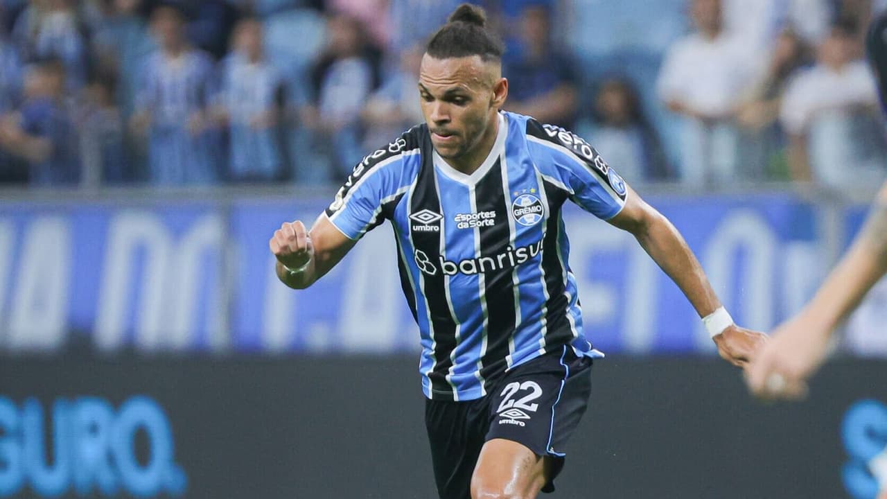 Gol relâmpago de Braithwaite emociona torcedores do Grêmio: 'Monstro'