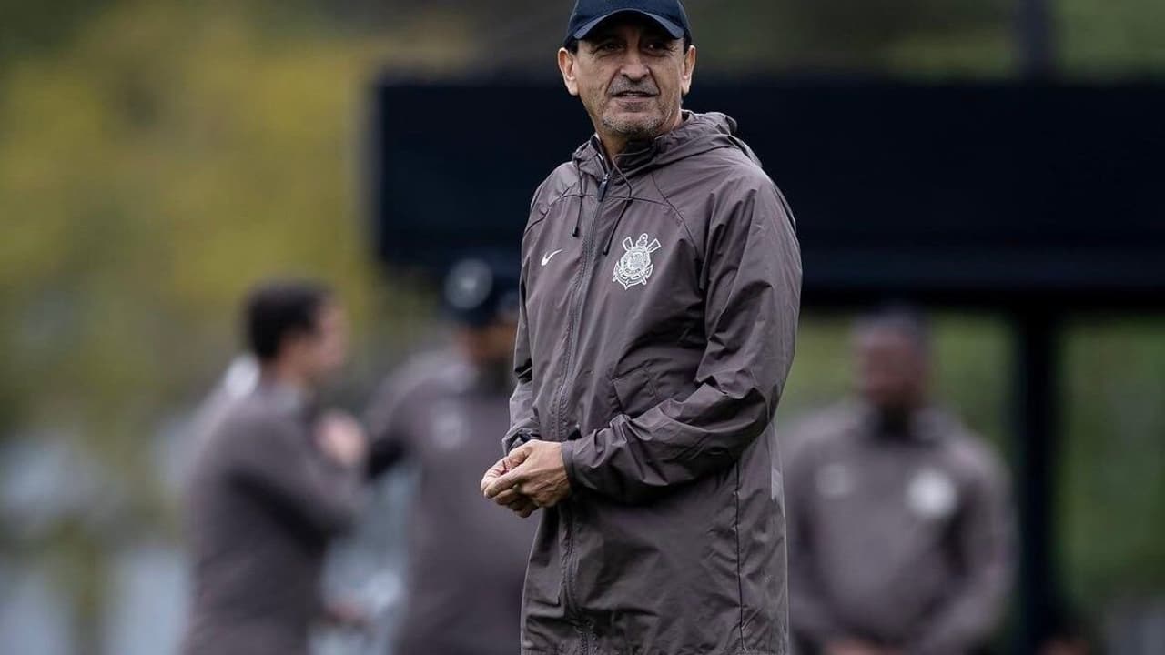 Corinthians: torcedores rejeitam Ramón Díaz para temporada de 2025, aponta pesquisa.