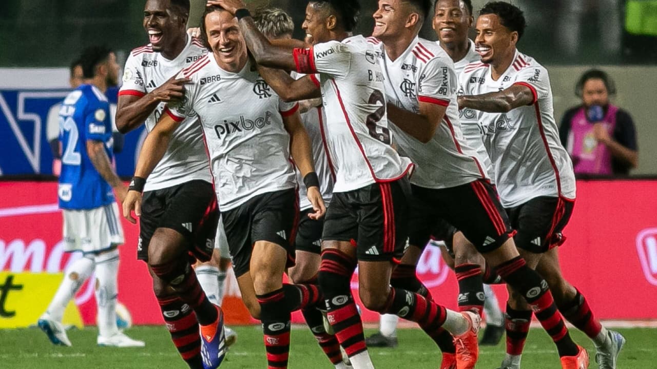 David Luiz revela estratégia para gol de falta e diverte-se com comemoração