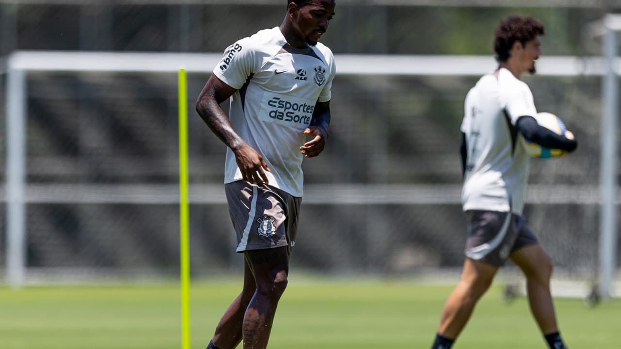 Com treino nas folgas, Cacá retorna antes do previsto ao Corinthians
