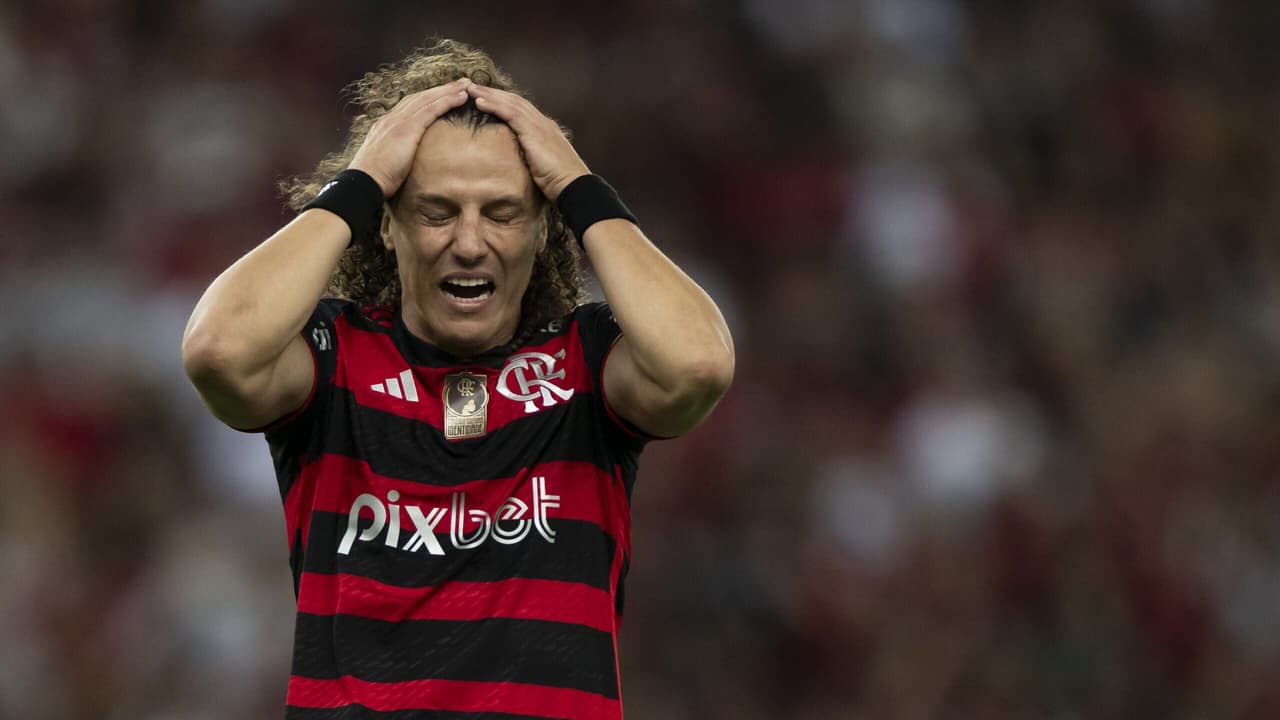 David Luiz é designado para cobrar pênalti em partida decisiva do Flamengo.