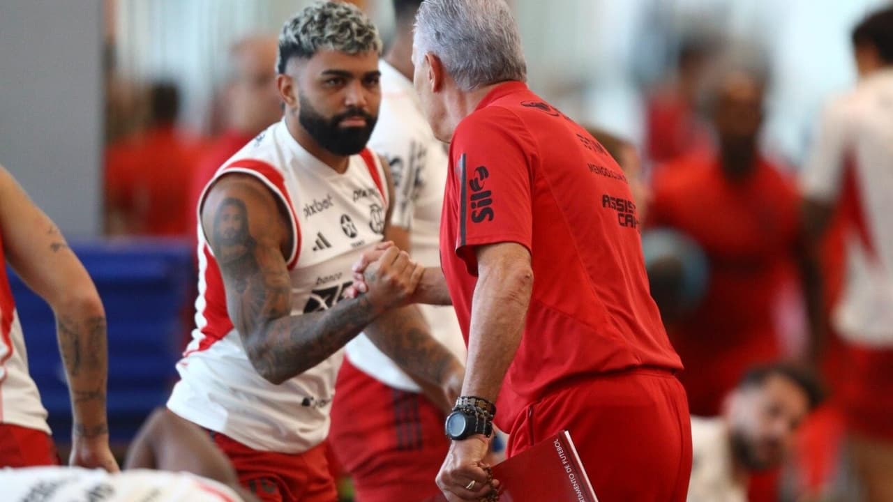 Gabigol critica técnico Tite por falta de respeito durante trabalho.