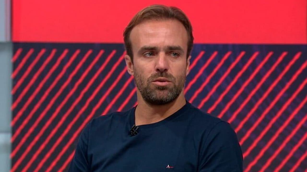 Roger Flores crava futuro do técnico Rafael Paiva após Vasco x Internacional