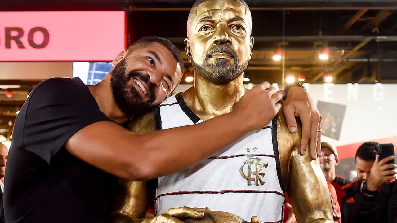 OLIVINHA FAZ HISTÓRIA NO FLAMENGO! Homenagem emocionante com busto na Gávea no aniversário de 129 anos!