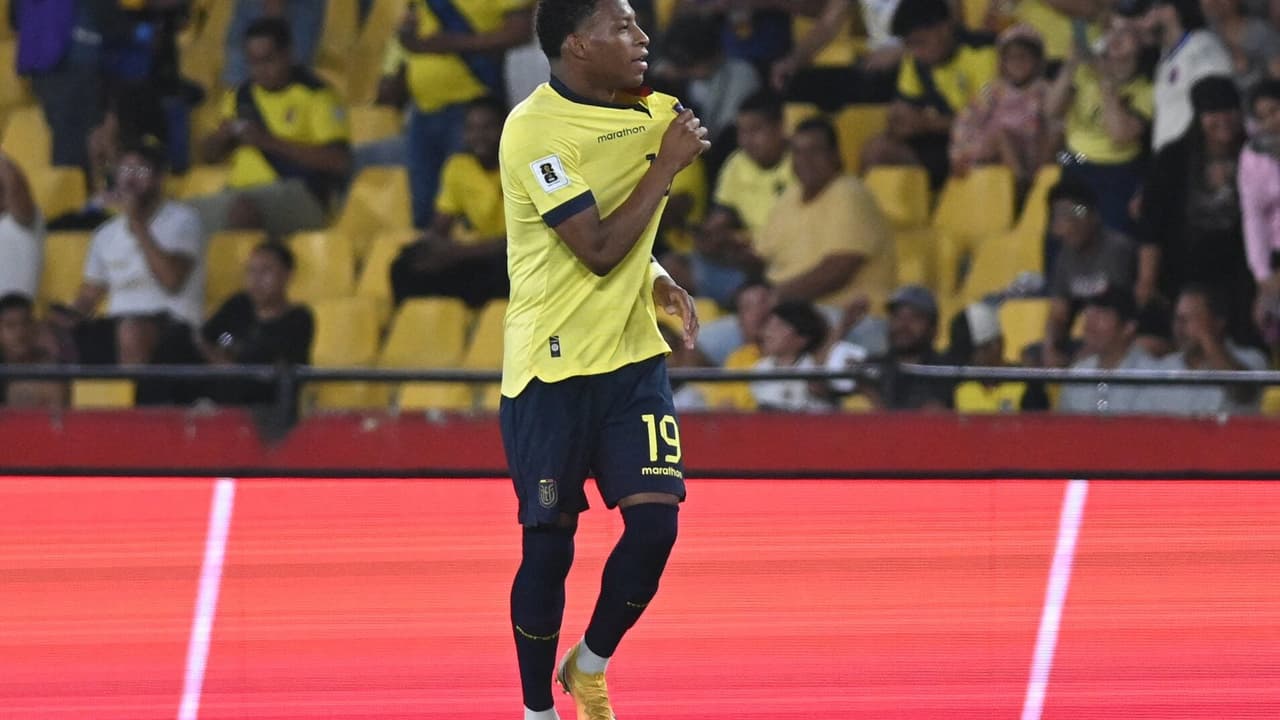 Plata marca gol pelo Equador e vive momento de destaque no Flamengo.