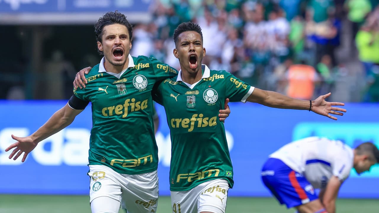 Abel Ferreira divulga escalação do Palmeiras para o clássico contra o Corinthians
