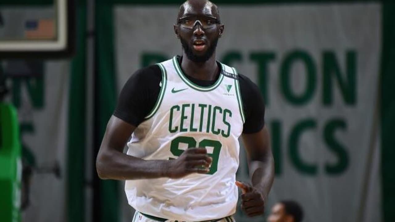 Ex-Boston Celtics deixa vontade de voltar à NBA de lado e assina