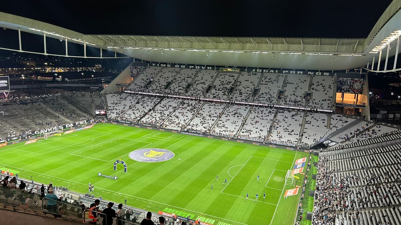 Corinthians se Pronuncia Sobre Gramado da Neo Química Arena Após Críticas.