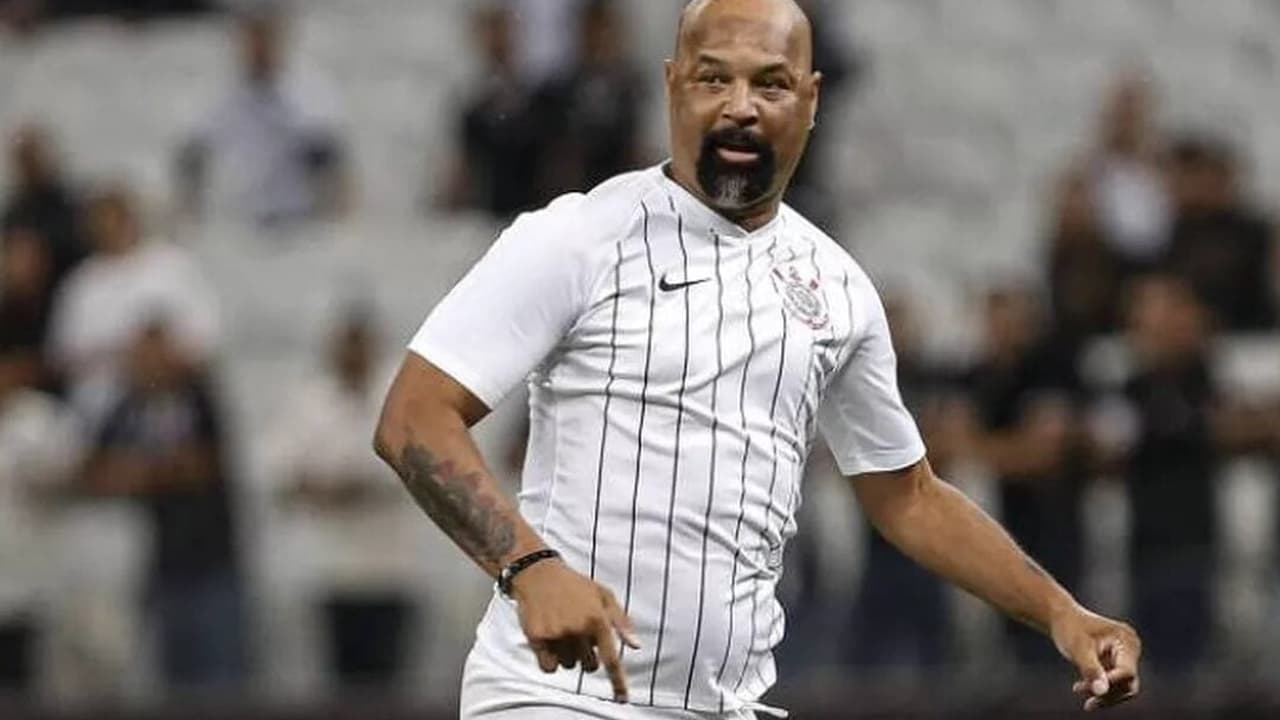Dinei, ídolo eterno do Timão: saiba por onde anda o ex-atacante corintiano — Futebol