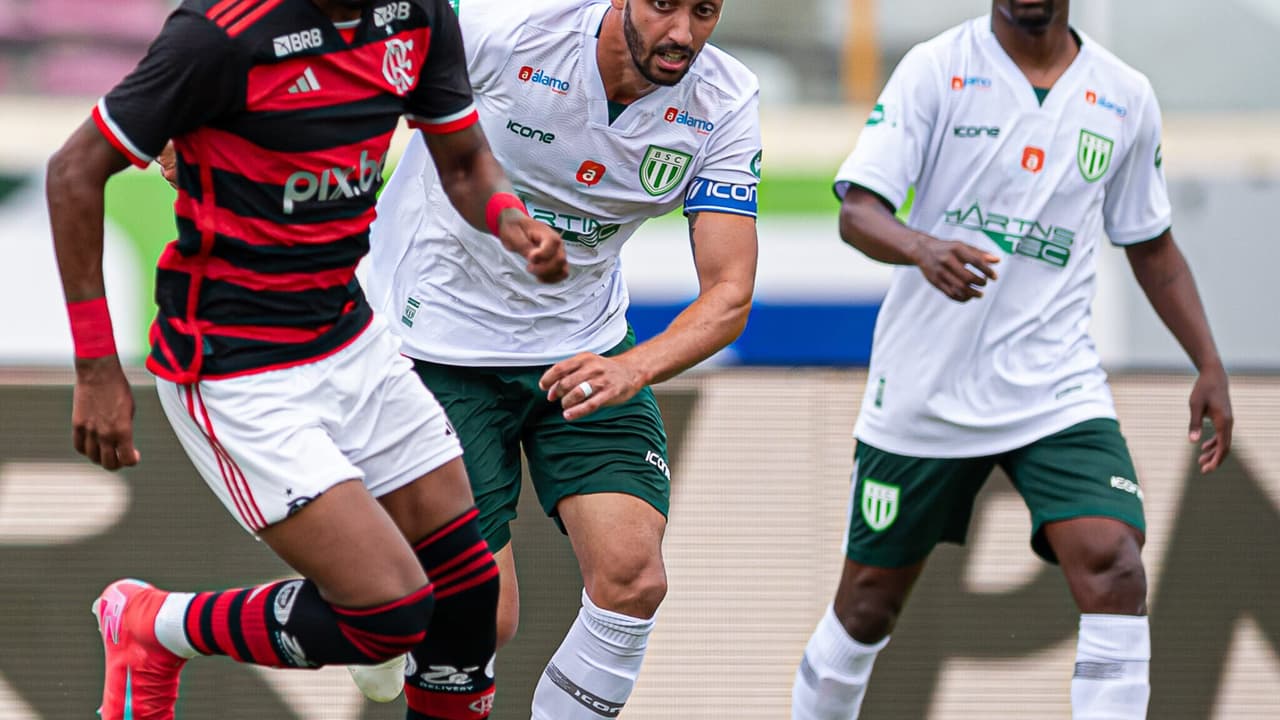 Flamengo fecha negociação de transferência de meia-atacante para clube europeu.