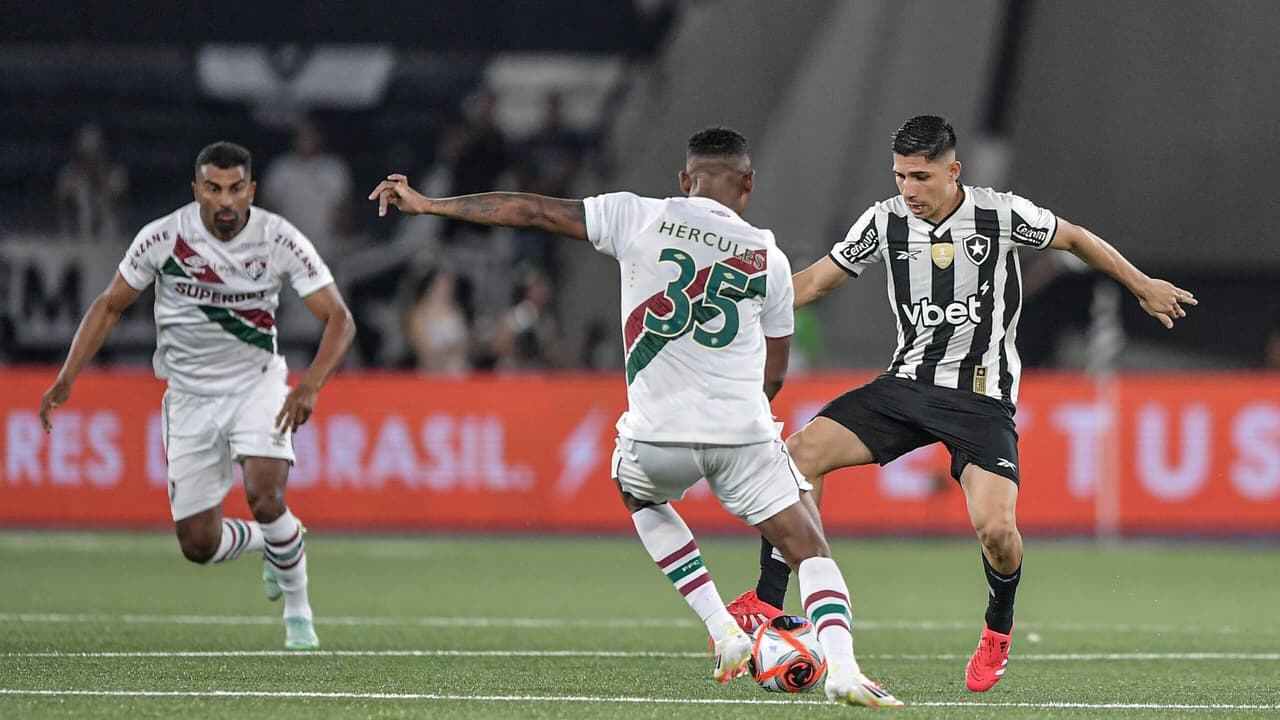 Jornalista da Globo critica titular do Fluminense contra o Botafogo: 'Estabanado'