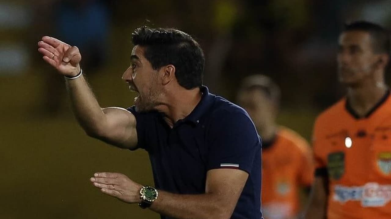 Abel responde críticas após classificação do Palmeiras: 