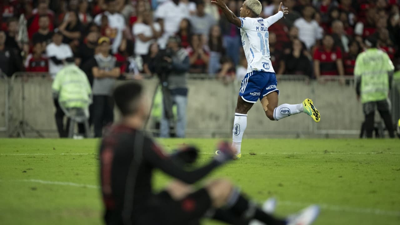 Flamengo e Cruzeiro encerram negociação de troca sem acordo.