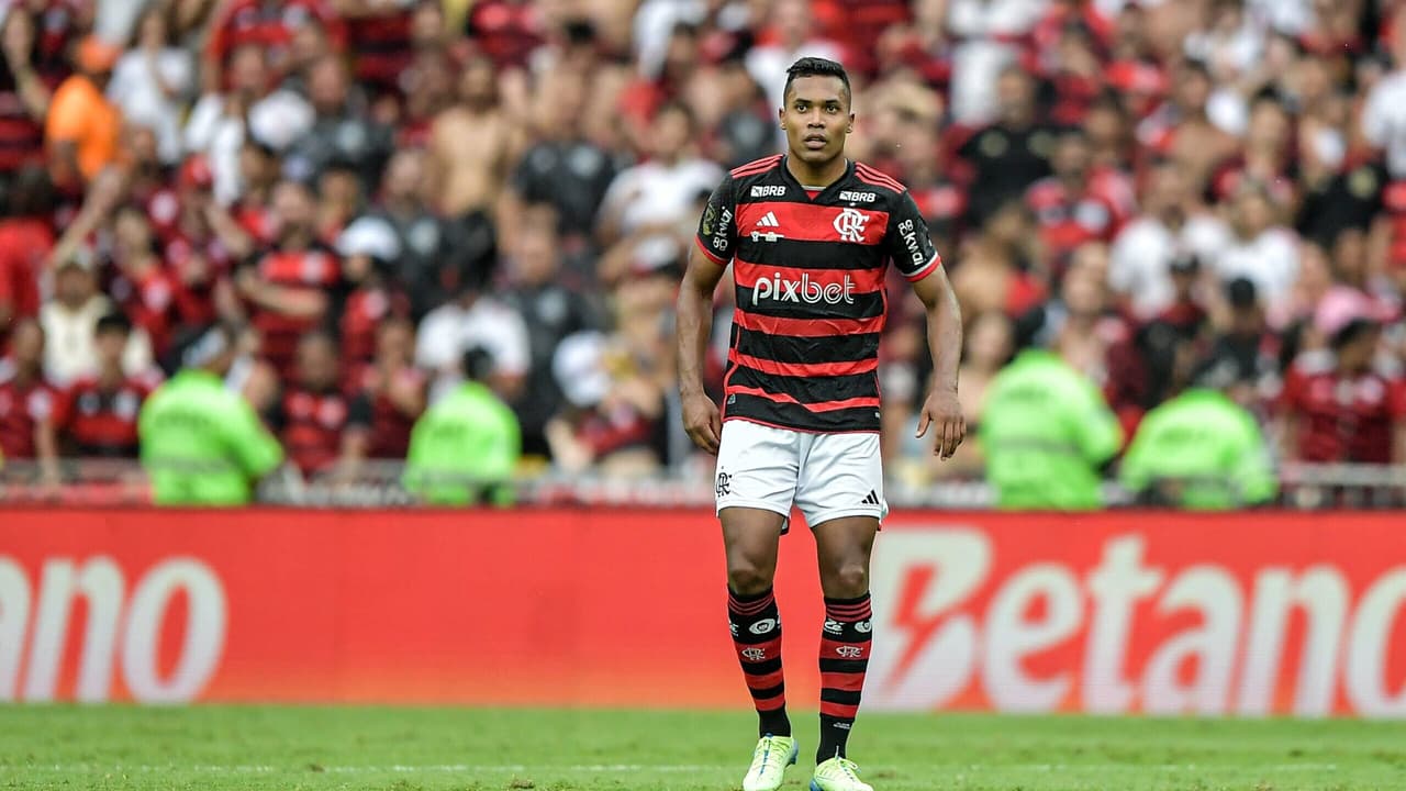 Lesão de Alex Sandro, lateral-esquerdo do Flamengo, confirmada antes de jogo crucial.