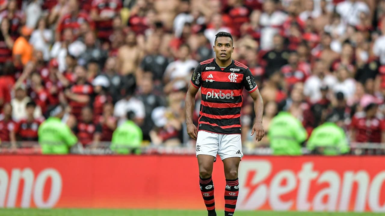 Saída de Alex Sandro do Fluminense provoca controvérsia entre torcedores.