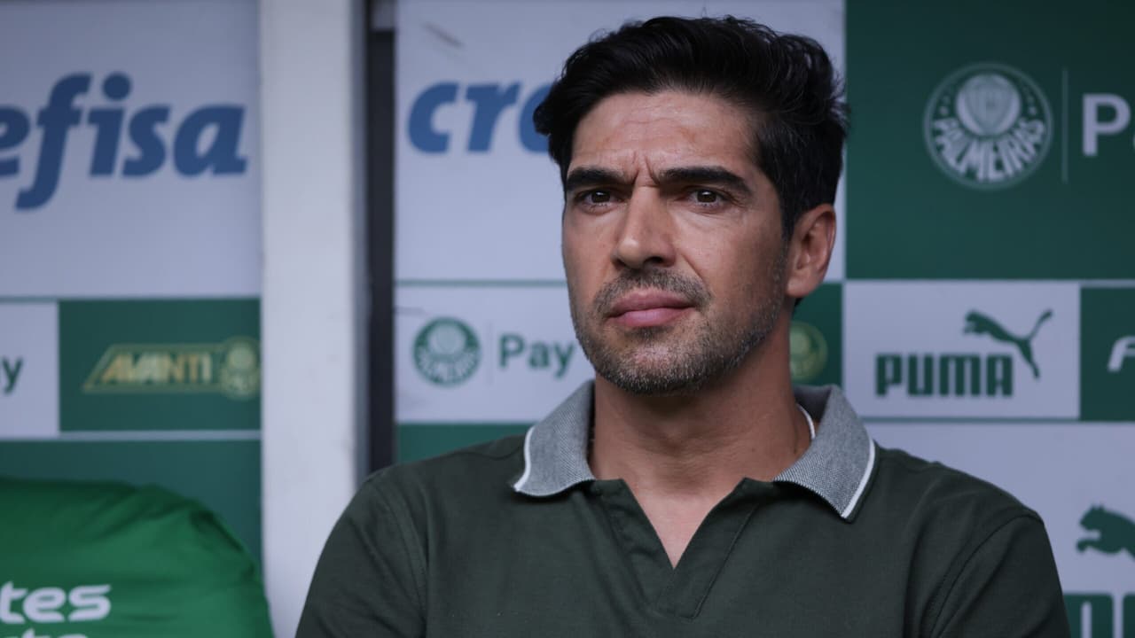 Torcedores do Palmeiras pedem explicações a Abel Ferreira após susto inexplicável