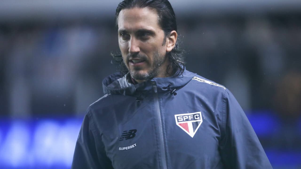 São Paulo muda defesa em escalação contra o Velo Clube