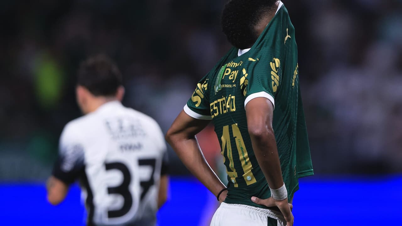Estêvão amplia histórico negativo em clássicos pelo Palmeiras com novo pênalti perdido.
