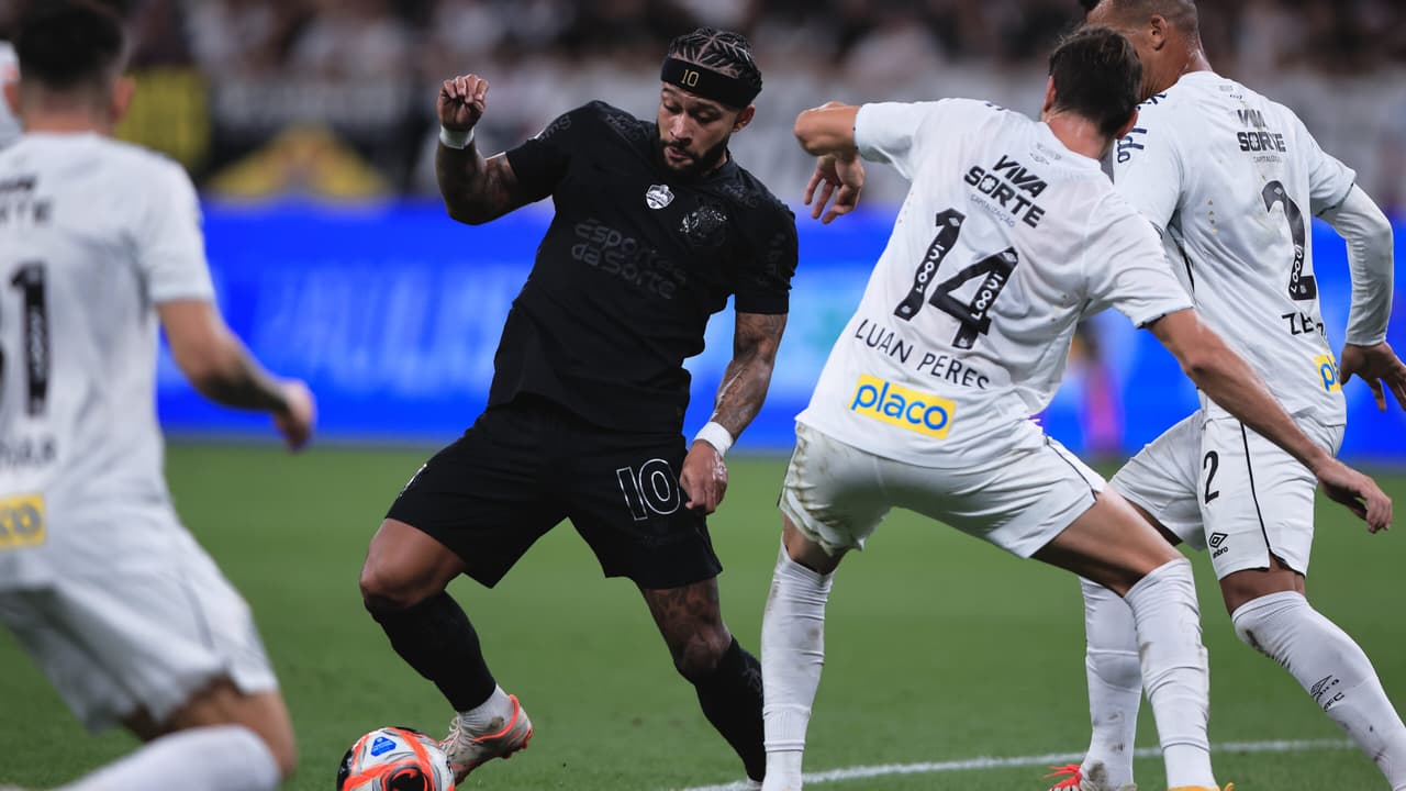 Evolução do Corinthians: Memphis exalta apoio da torcida neste crescimento.