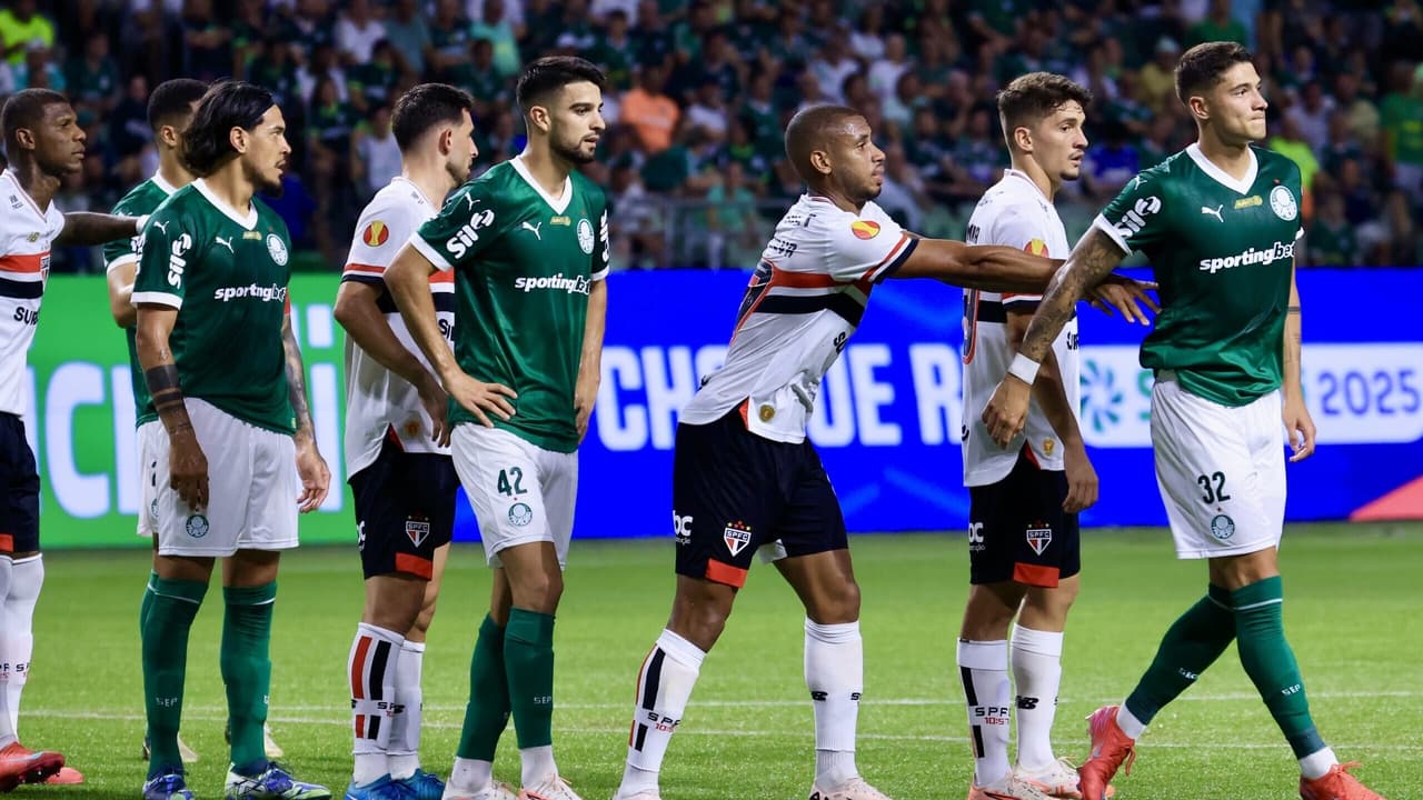 Palmeiras empata com o São Paulo, segue fora da zona de classificação e vê rival avançar