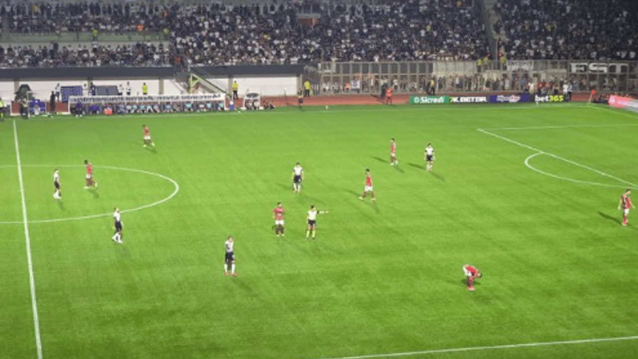Corinthians empata e jornalista aponta culpados: falha de comunicação evidente no jogo.