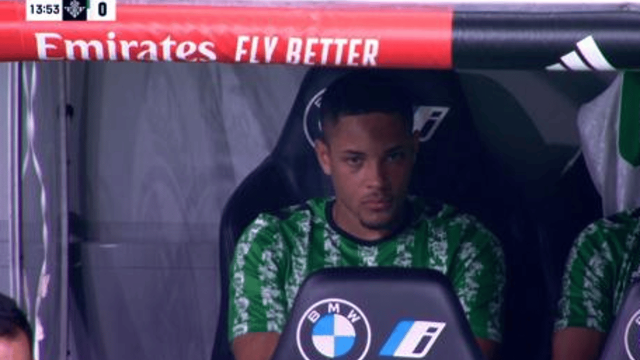 Vitor Roque, promessa do Palmeiras, enfrenta críticas e perde destaque no Betis
