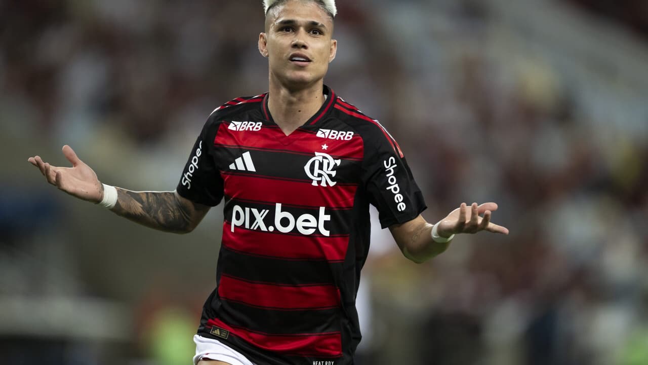 Felipe Luís avalia desempenho de Luiz Araújo no Flamengo