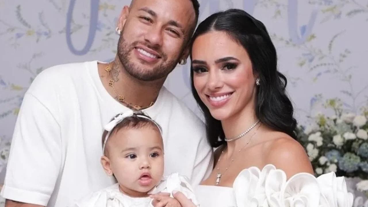 Mavie, filha de Neymar, grava vídeo na Vila Belmiro: 'Carisma puro'