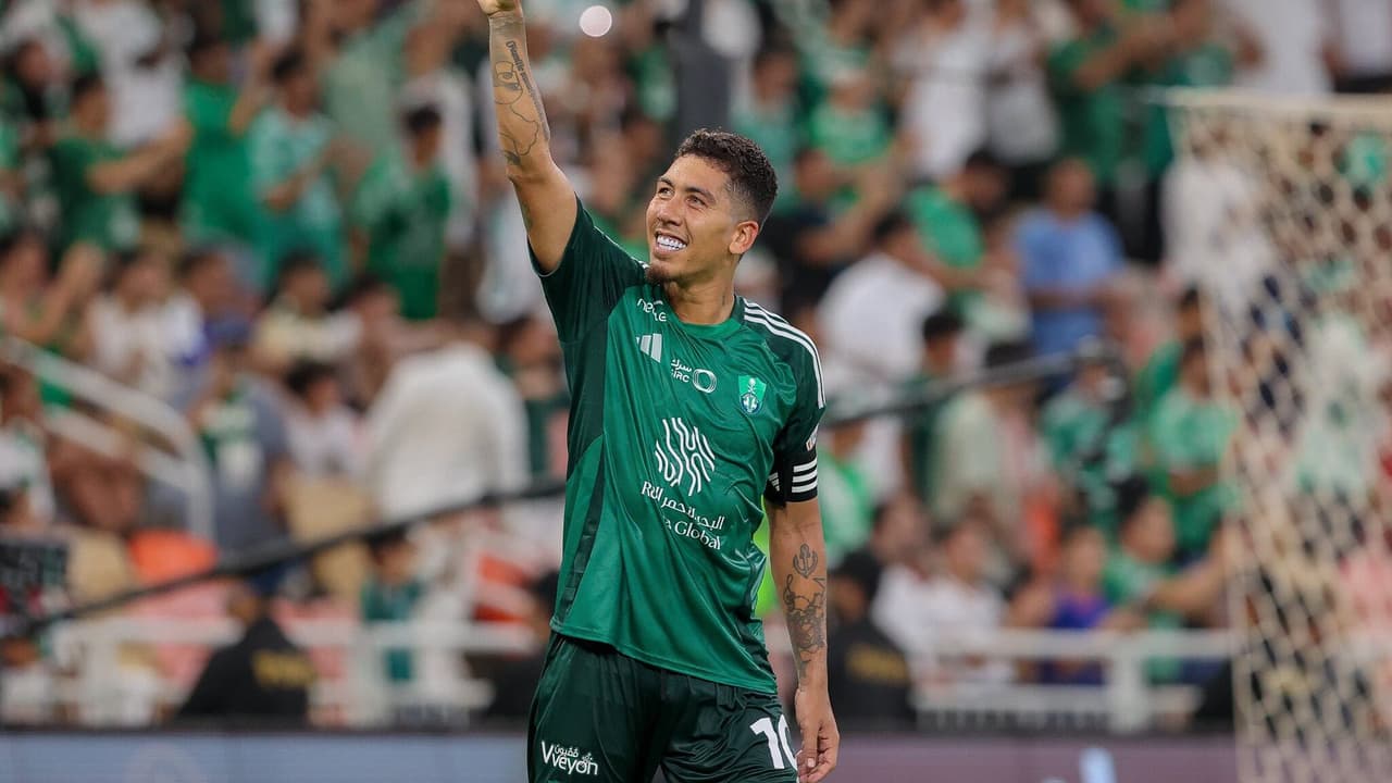 Especulado no Flamengo, Firmino é cortado do Campeonato Saudita