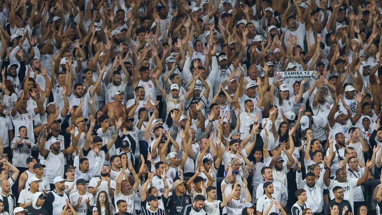Torcedores criticam desempenho de dupla do Corinthians em jogo recente