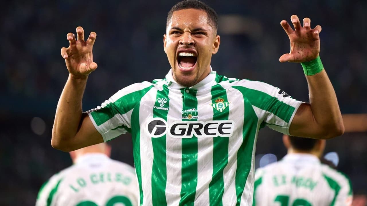Gol de Antony dá vitória ao Betis e Vitor Roque entra no final