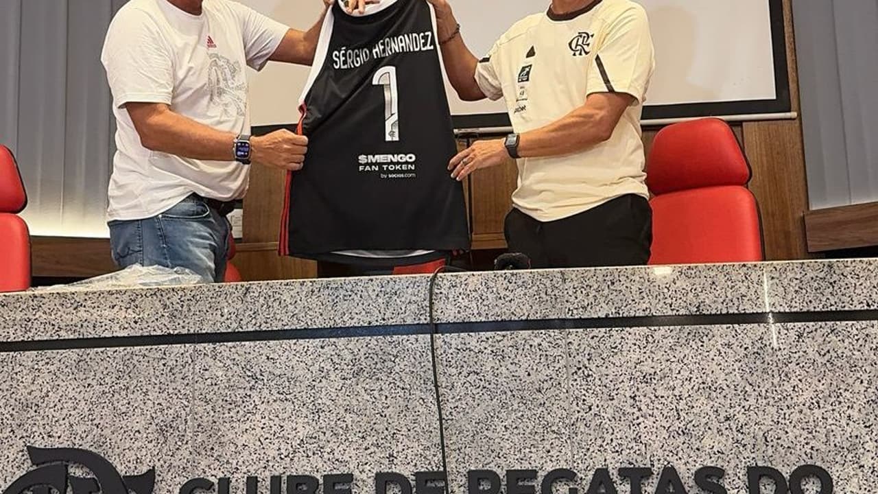 Novo técnico de basquete do Flamengo apresentado durante a temporada.