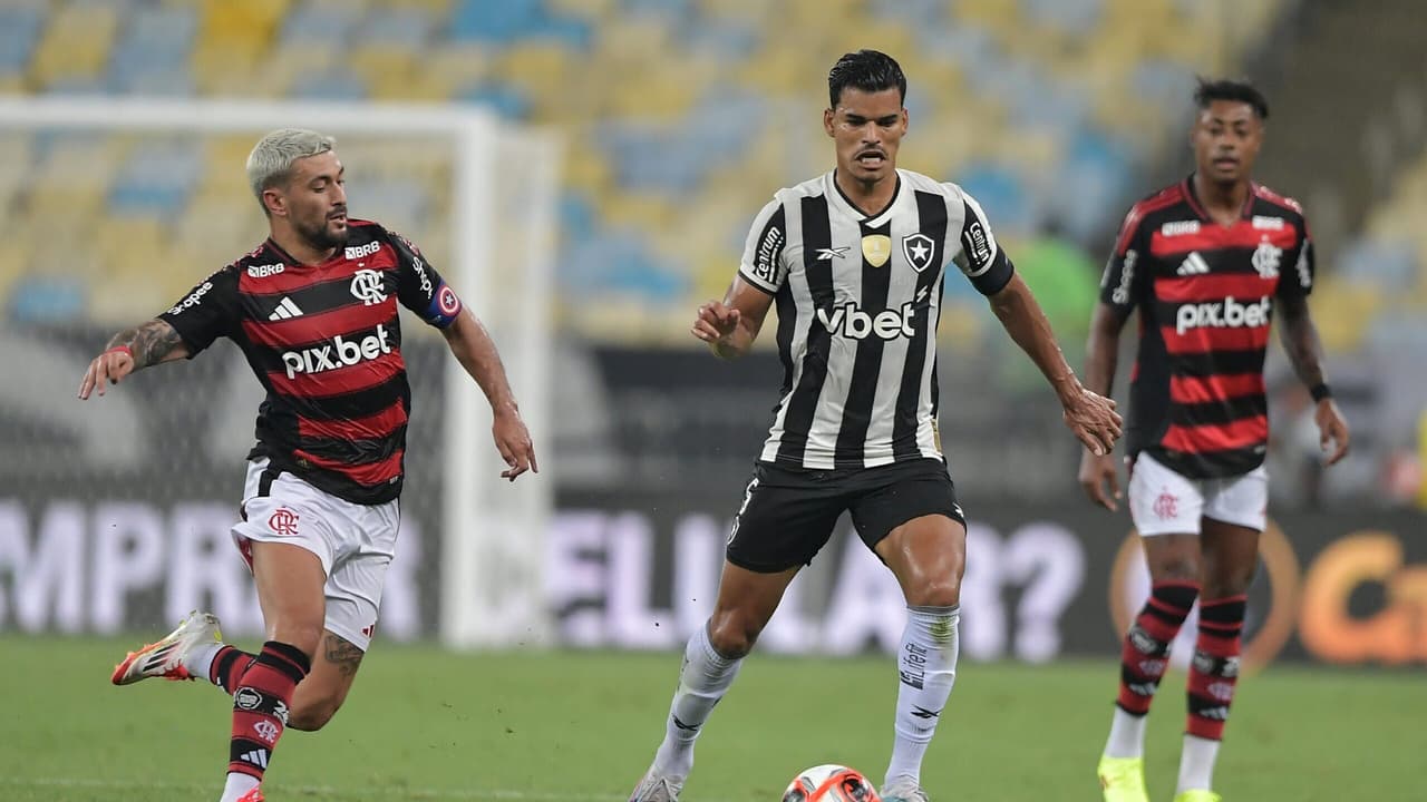 Jornalistas reclamam falta de expulsão em Flamengo x Botafogo: irregularidade no jogo.