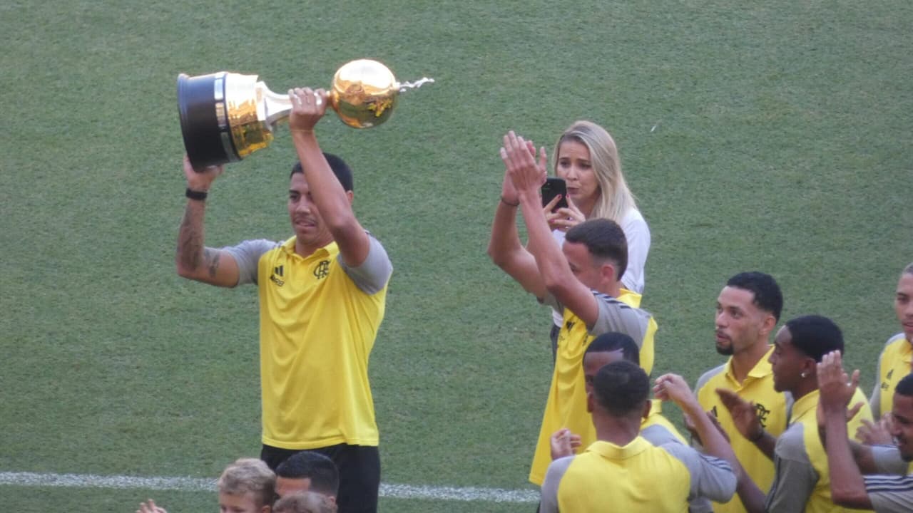 Zagueiro do Flamengo planeja parceria com Filipe Luís após título com Brasil Sub-20.