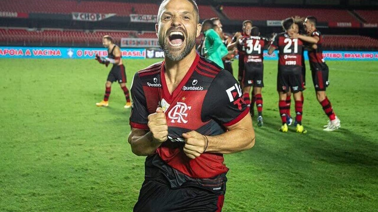 Diego Ribas: 40 anos de trajetória no Flamengo em destaque no futebol.