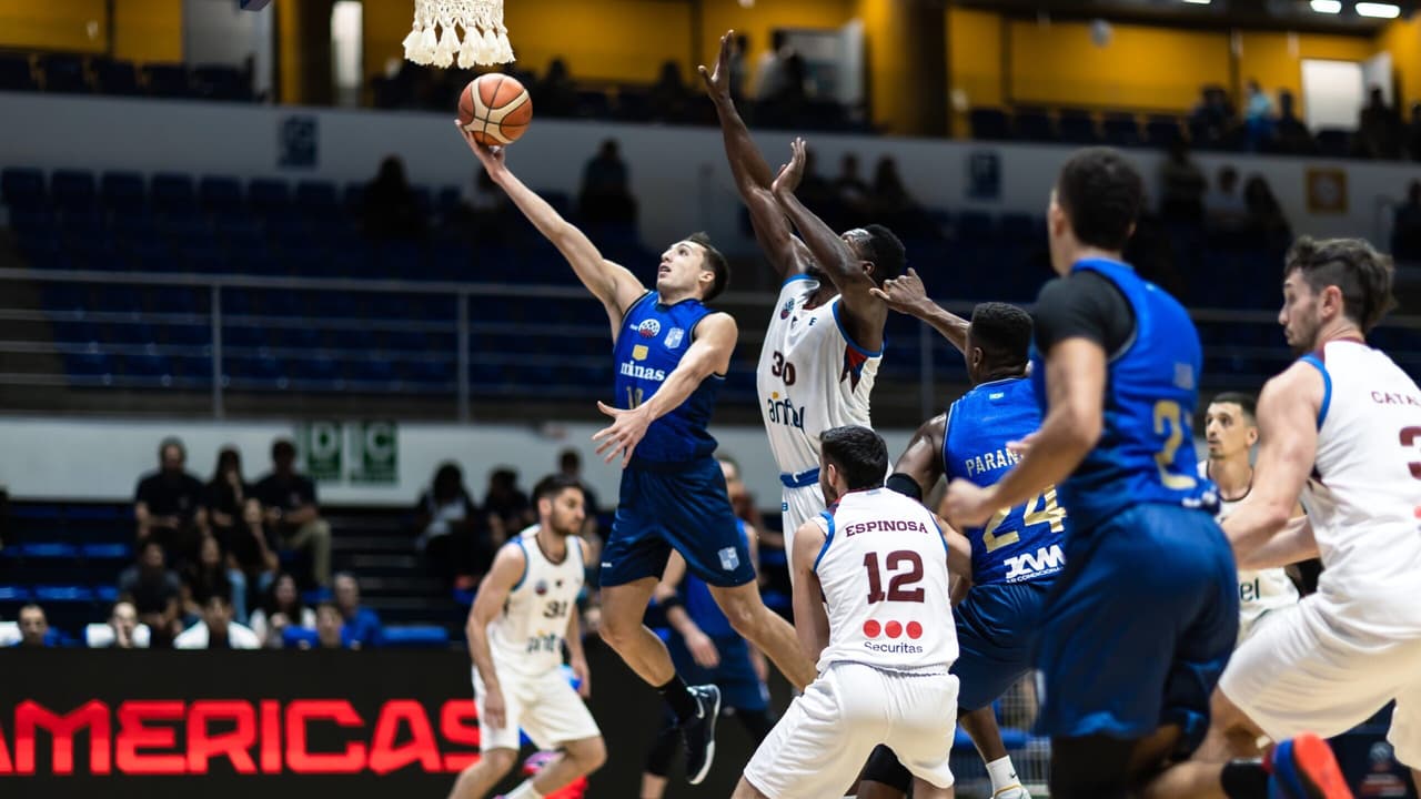 Minas e Flamengo triunfam na última rodada da fase de grupos.